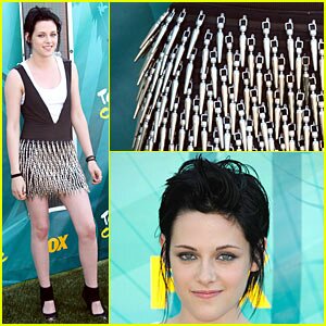 kristen-stewart-spiky-skirt-teen-choice-awards